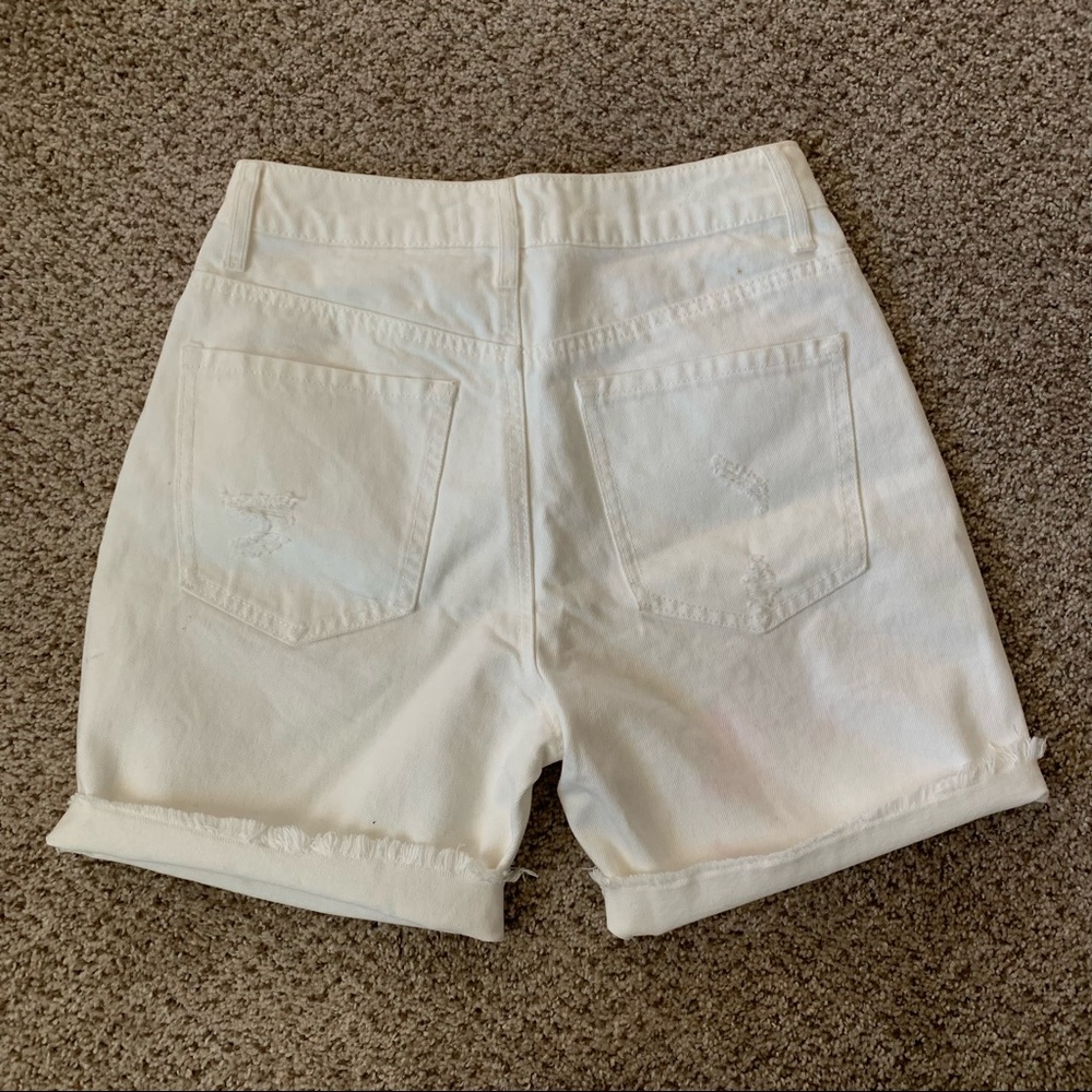 Bermuda Short🤍 - Picture 4 of 4